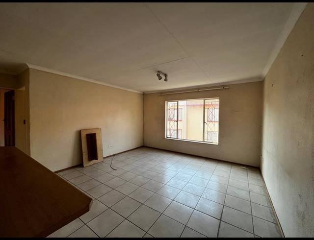 2 BEDROOM PROPERTY TO RENT IN HELDERKRUIN